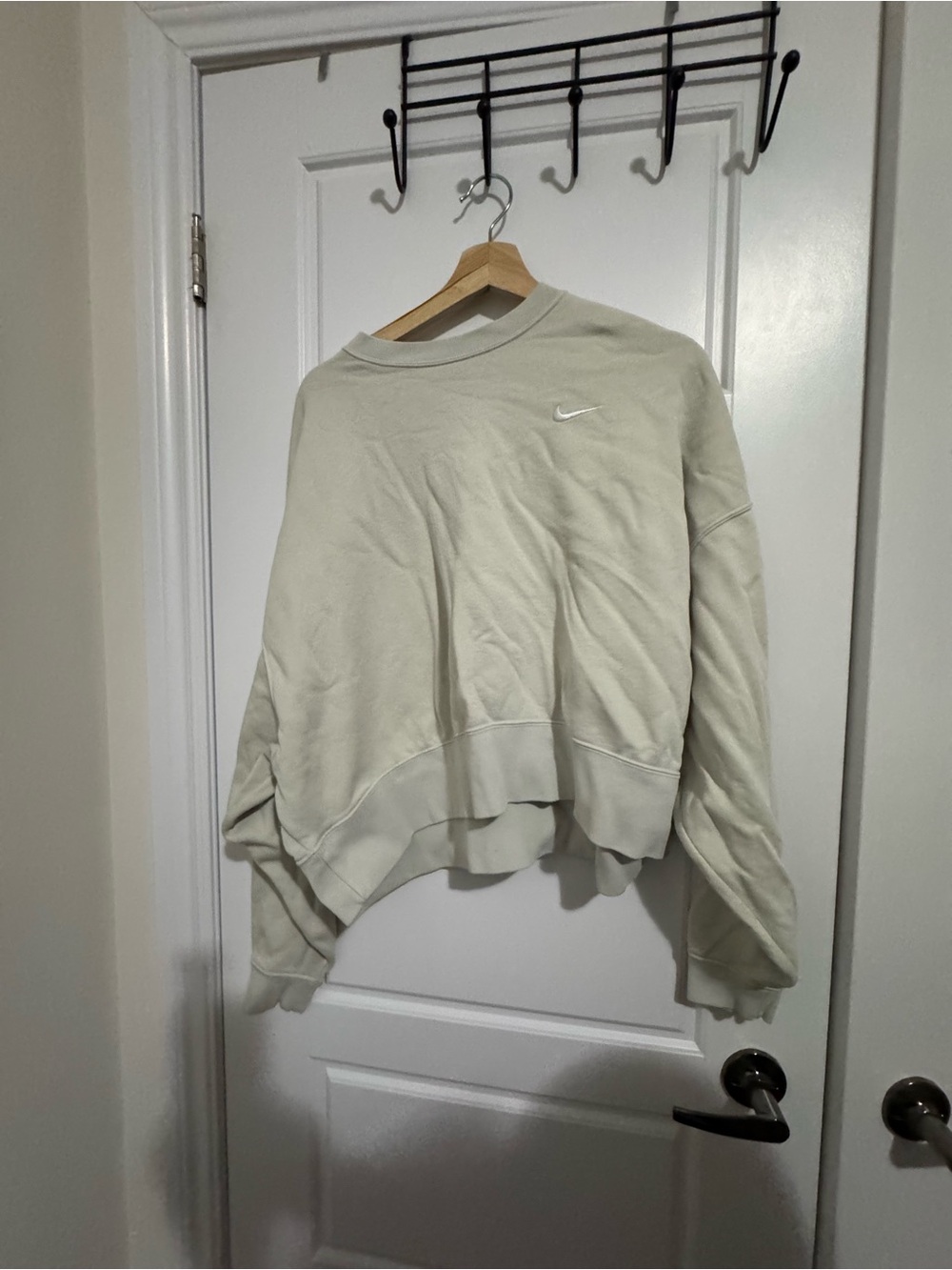 Nike Women's cream Cropped Crewneck Sweatshirt